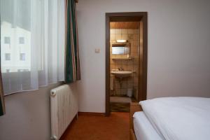 ALMAAR - Arnos Hoamat