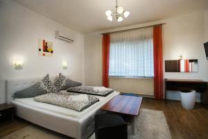 One-Bedroom Deluxe Apartment room in Bathory Apartments