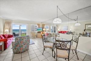 One-Bedroom Apartment room in Holiday Surf & Racquet Club 416