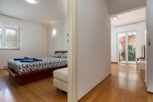 One-bedroom apartment ALBIS with balcony and parking in Rovinj