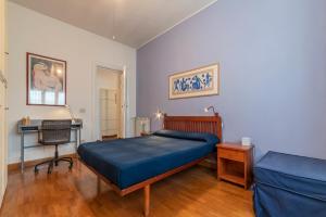 GuestHost - Roomy and Bright Apartment with Terrace