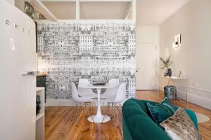 Historic apartment at Cardosas with balcony