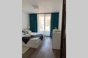 2 bedroom across the Sea Garden brand new parking