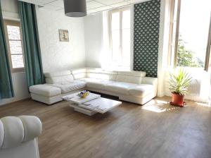 B&B / Chambres d'hotes Appartement Oingt - Les Meubles des Pierres Dorees : photos des chambres