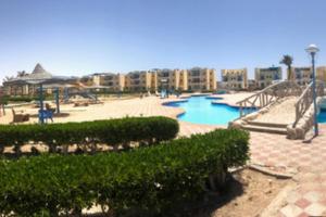 Cozy Relaxed Ground Chalet with Terrace-Ras Sudr