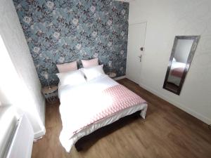 B&B / Chambres d'hotes Appartement Bagnols - Les Meubles des Pierres Dorees : photos des chambres