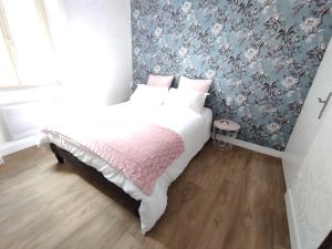 B&B / Chambres d'hotes Appartement Bagnols - Les Meubles des Pierres Dorees : photos des chambres