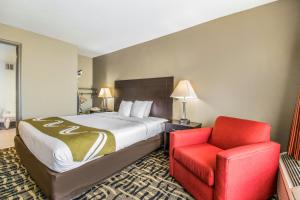 King Room - Non-Smoking room in Quality Inn & Suites York