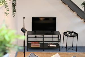 The Coach House - Free Private Parking - by Property Promise