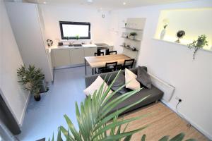 The Coach House - Free Private Parking - by Property Promise