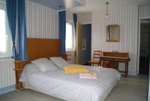 B&B / Chambres d'hotes La Valiniere : Chambre Double - Vue sur Jardin