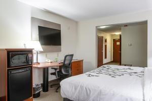 King Suite - Accessible/Non-Smoking room in Sleep Inn & Suites