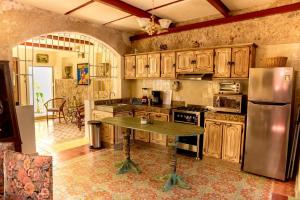 Casa Palmas by Majikal B&B