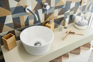 ISULATRAVEL-House on the beach