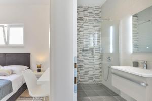 Villa Manuela with heated pool 400 meters from the sea - by TA Leut Agency