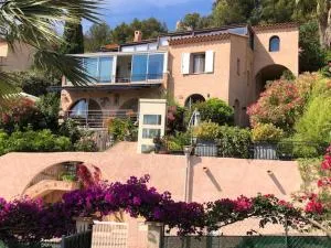 logement zen sur la colline aux mimosas - TLN