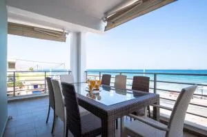 White Crystal Beachfront Apartment - 库基尼坎尼奥