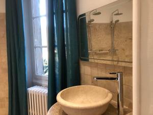 B&B / Chambres d'hotes Domaine La Tour 4 SAISONS - Piscine Chauffee Toute l'annee - SPA- JACUZZI-MASSAGE- SAUNA - Heated POOL - 800m City Centre Nyons : photos des chambres