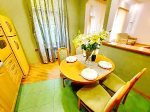 Дворівнева квартира у центрі біля корпусного парку Мережа Alex Apartments Цілодобове безконтактне заселення Документи для відрядження