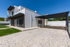Captivating 4-Bed House in Cadaval district-Lisbon - Adão Lobo