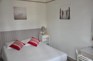 Hotels Hotel Ttiki Etchea : photos des chambres