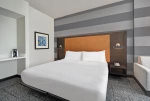 Standard Room room in Holiday Inn Express - Houston - Galleria Area an IHG Hotel