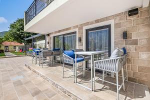 Dekaderon Lux Apartments