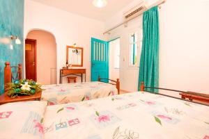 Triple Room room in Villa Pelekanos