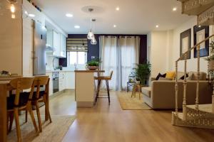 Sol y Malaga - Designer Duplex con Terraza y Parking