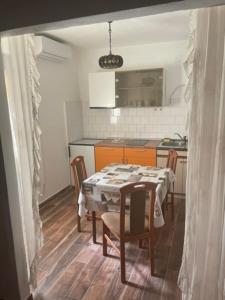 Studio apartment orange
