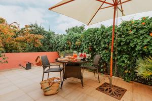 HomeForGuest Rural House with garden El Laurel