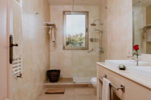 HomeForGuest Rural House with garden El Laurel