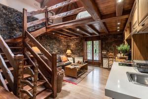 HomeForGuest Cosy rural flat El Romero with large gardens