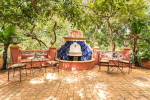 HomeForGuest Cosy rural flat El Romero with large gardens