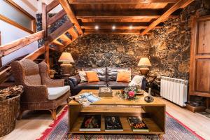 HomeForGuest Cosy rural flat El Romero with large gardens