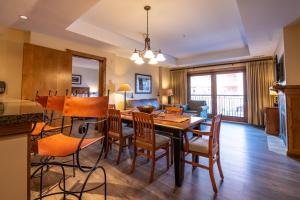 Two-Bedroom Apartment room in Two Bedroom with Balcony over Mountaineer Square condo