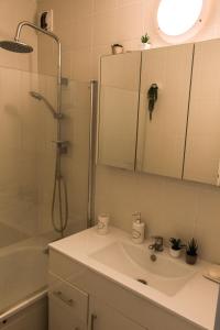 Maisons de vacances Golf Domaine Albret - Charmant duplex T3 re-equipe avec piscine et terrasse amenagee : Maison 2 Chambres