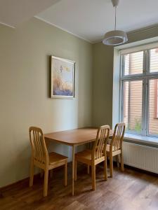 Spacious Holiday Apartment with Wifi and parking