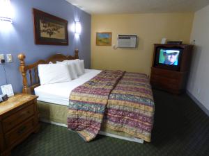 King Room - Non-Smoking room in Coronada Inn & Suites