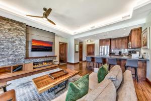 Luxury 2Br Residence Steps From Heavenly Village & Gondola Condo