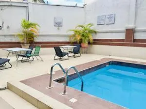 Room in Apartment - Carlton Gate Hotel - Executive Room - Ijebu Igbo