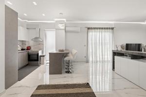 BillyMare central Glyfada apartment