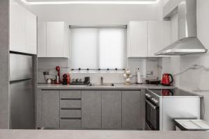 BillyMare central Glyfada apartment