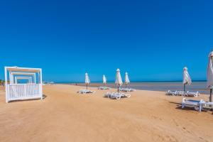 Mangroovy 3BR Apartment Private Beach & Pool View