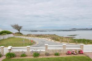 Maisons de vacances Superbe maison avec vue sur la mer a Asserac : photos des chambres