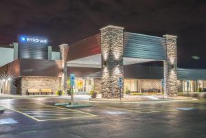 Wyndham Chicago O