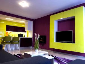 Ultraviolet relax apart