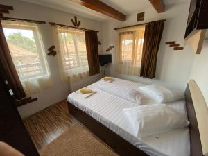 Two-Bedroom Apartment room in Casa Floare de Colt