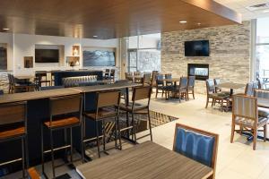 Holiday Inn Express & Suites - Aurora Medical Campus by IHG