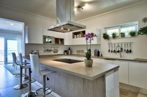 Luxury Apartment with Pool and Terrace, Top Location